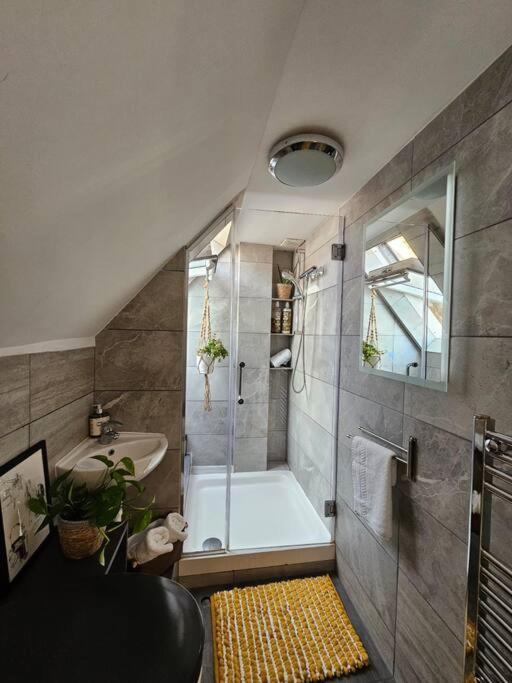 West Kensington Bright Flat Daire Londra Dış mekan fotoğraf