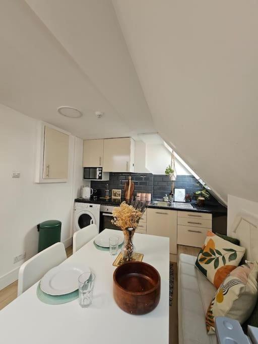 West Kensington Bright Flat Daire Londra Dış mekan fotoğraf
